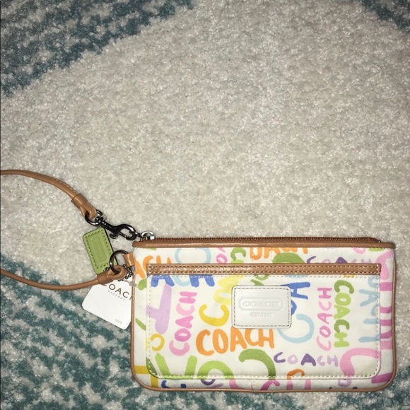 NEW Coach Hampton Graffiti Paint Signature Wristlet - Picture 2 of 4